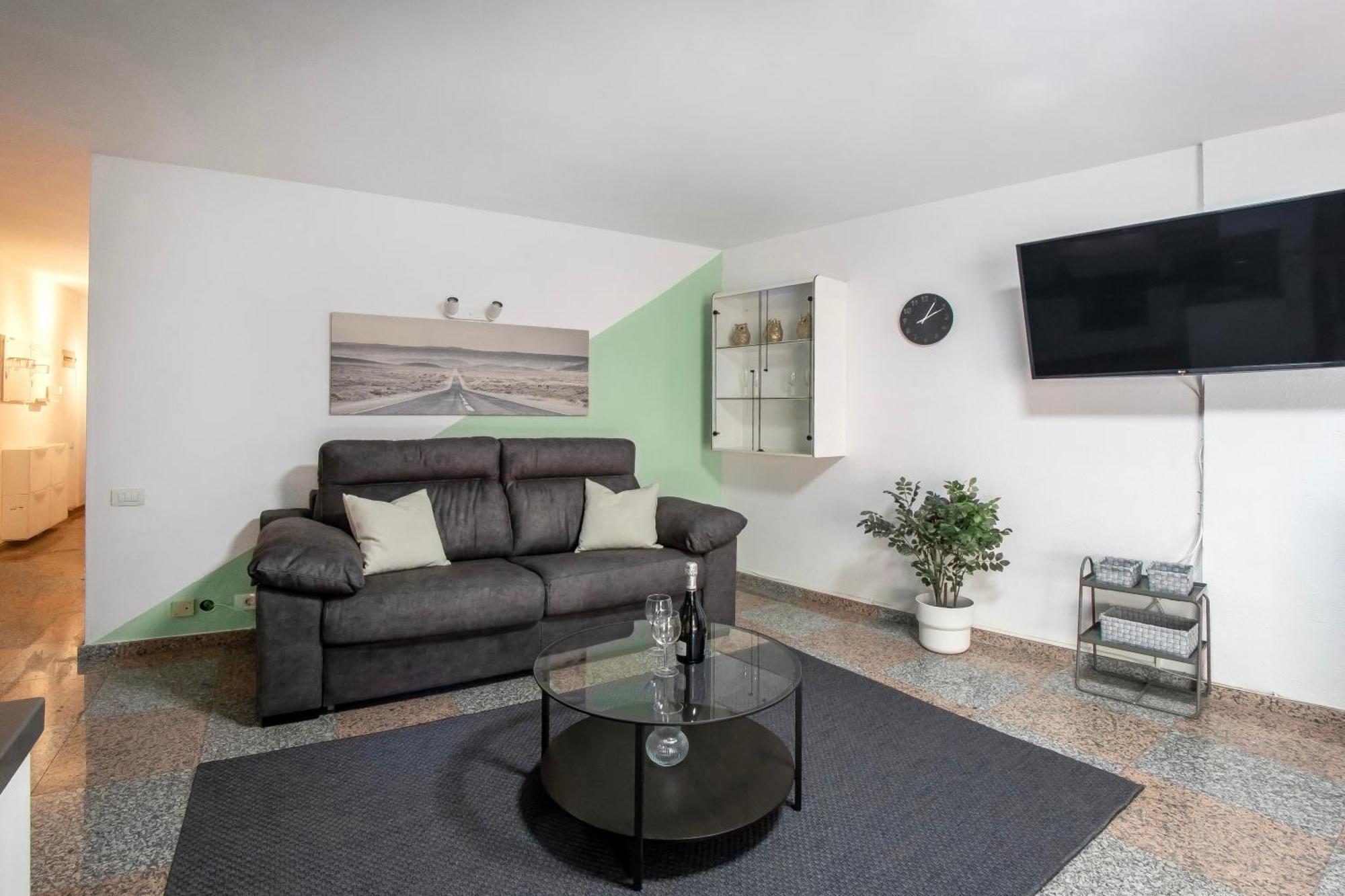 Cosy 1bd Near Playa De Americas, 208 * Playa de las Americas (Tenerife)